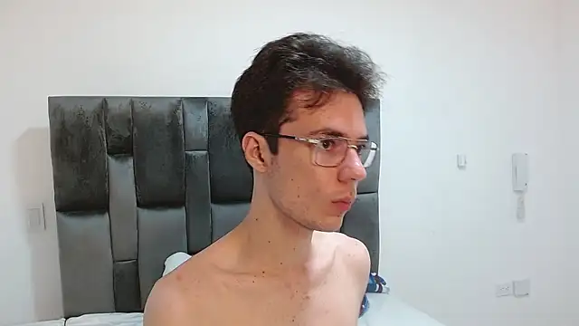 Snapshot of VIKTORNOIR chatting on 11-06-25, 01:17 VIKTORNOIR online show from 11-06-25, 01:17