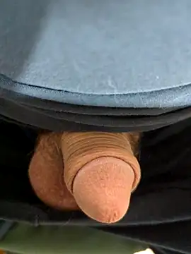 Snapshot of Sweethoneygun chatting on 09-24-25, 03:26 Sweethoneygun online show from 09-24-25, 03:26