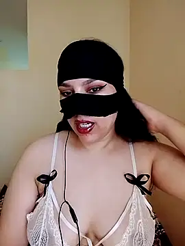 Snapshot of Diva_watine chatting on 10-11-25, 02:04 Diva watine online show from 10-11-25, 02:04