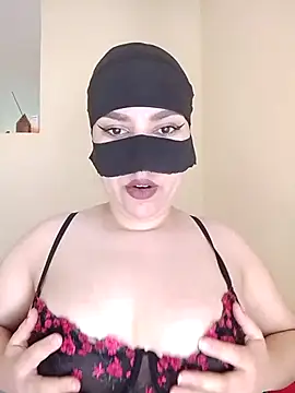 Snapshot of Diva_watine chatting on 10-23-25, 01:43 Diva watine online show from 10-23-25, 01:43