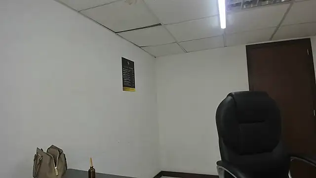 Snapshot of Aisha_hotts777 chatting on 02-27-26, 04:01 Aisha hotts777 online show from 02-27-26, 04:01