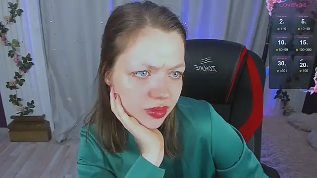 Lunar Lily online show from 10-16-25, 05:30