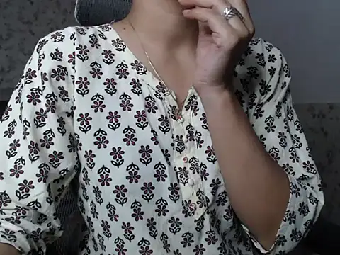 Snapshot of snow_white123 chatting on 10-02-25, 08:16 snow white123 online show from 10-02-25, 08:16