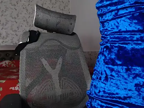 Snapshot of snow_white123 chatting on 10-03-25, 08:28 snow white123 online show from 10-03-25, 08:28