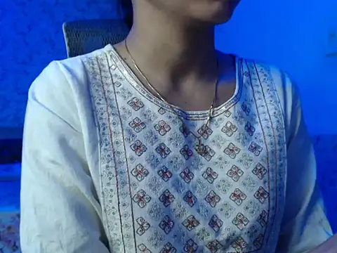 snow white123 online show from 11-08-25, 08:40