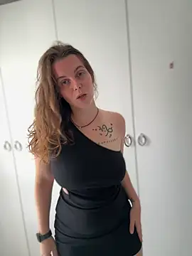 TenderLaGlamor online show from 09-18-25, 11:23