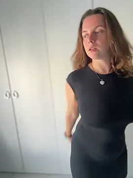 TenderLaGlamor online show from 09-25-25, 03:16