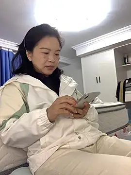 Snapshot of cgooh-611 chatting on 10-21-25, 03:29 cgooh-611 online show from 10-21-25, 03:29