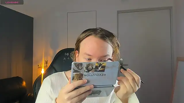 Amanda Butlerr online show from 10-22-25, 09:53