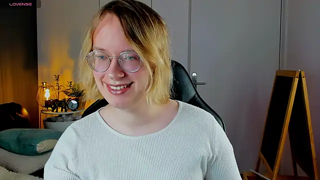 Amanda Butlerr online show from 11-19-25, 08:31