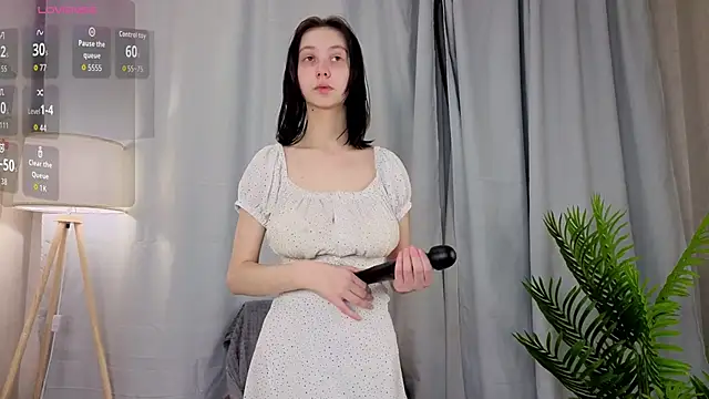 SuzanneHowse online show from 03-27-26, 04:07