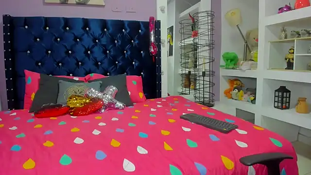 elianaa soto online show from 10-24-25, 06:37