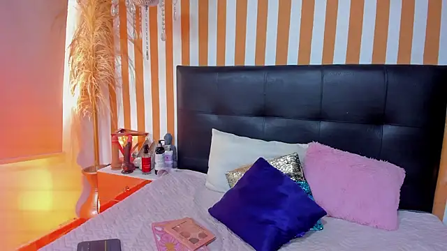 LunaToledo online show from 02-05-26, 04:33