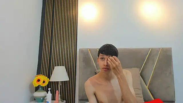 Tom and bunny online show from 09-10-25, 11:43