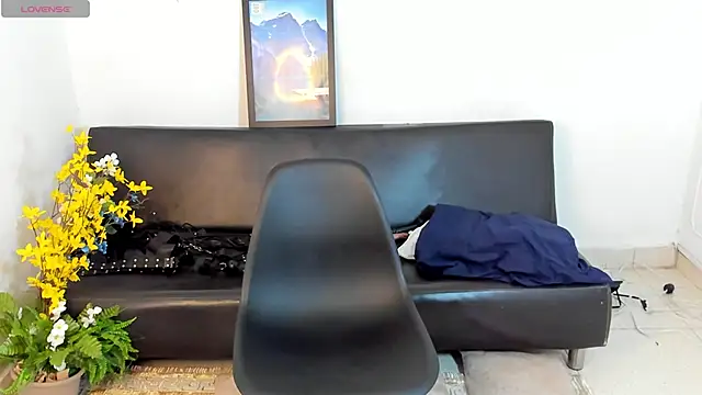 Snapshot of zarek_lux chatting on 04-10-26, 01:05 zarek lux online show from 04-10-26, 01:05