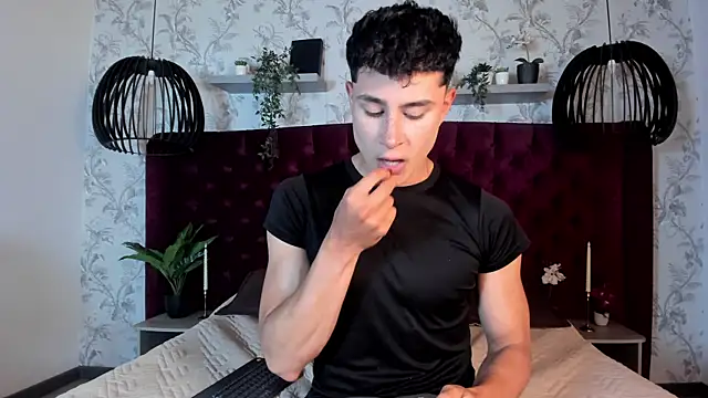 AustinJones  online show from 11-19-25, 07:14