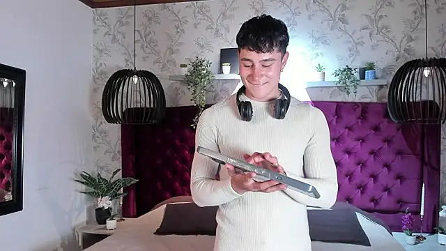 AustinJones  online show from 02-18-26, 07:54