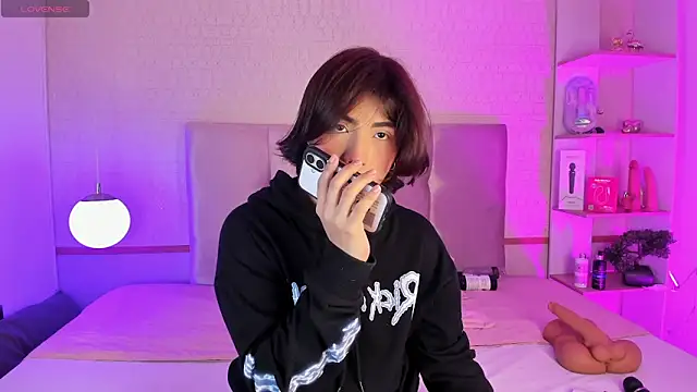 Creamy Angelo online show from 05-01-26, 01:26