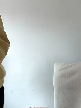 Snapshot of Victoria_alson chatting on 10-02-25, 02:02 Victoria alson online show from 10-02-25, 02:02