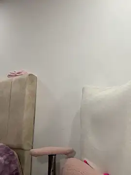 Snapshot of Victoria_alson chatting on 10-25-25, 02:08 Victoria alson online show from 10-25-25, 02:08