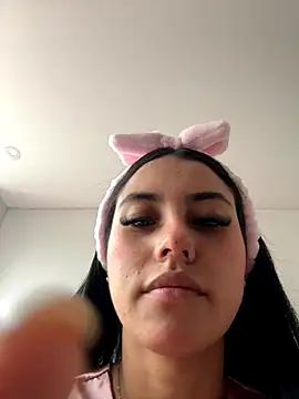 Snapshot of Victoria_alson chatting on 11-03-25, 02:51 Victoria alson online show from 11-03-25, 02:51