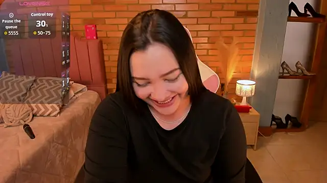 Snapshot of amaia_monet chatting on 05-17-26, 01:07 amaia monet online show from 05-17-26, 01:07