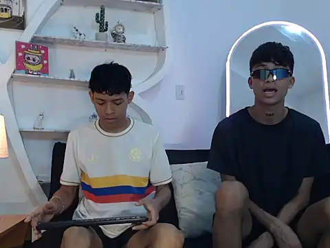 BEAUTY BOYS1 online show from 09-11-25, 07:08