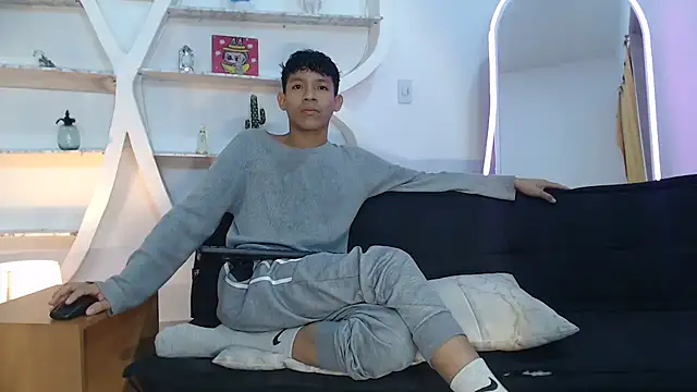 BEAUTY BOYS1 online show from 10-08-25, 06:33