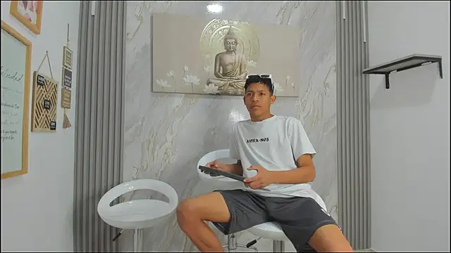 BEAUTY BOYS1 online show from 01-12-26, 07:24