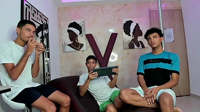 BEAUTY BOYS1 online show from 03-17-26, 01:14