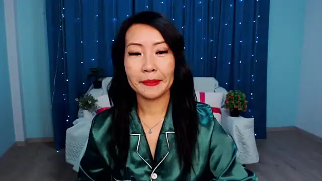 Snapshot of LiaPak chatting on 10-03-25, 01:02 LiaPak online show from 10-03-25, 01:02