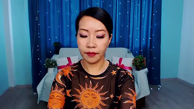 Snapshot of LiaPak chatting on 10-08-25, 01:14 LiaPak online show from 10-08-25, 01:14