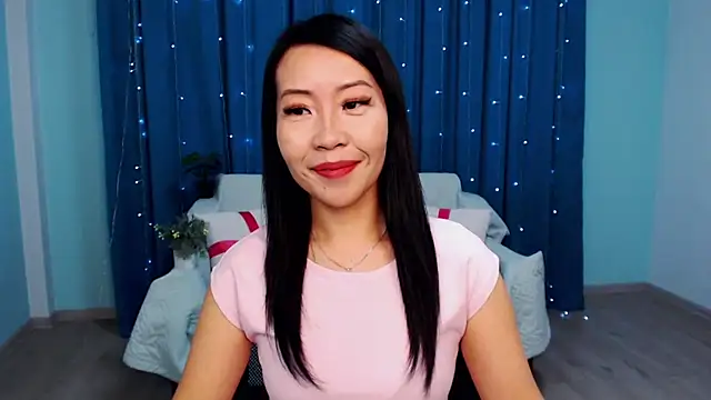 Snapshot of LiaPak chatting on 10-14-25, 01:06 LiaPak online show from 10-14-25, 01:06