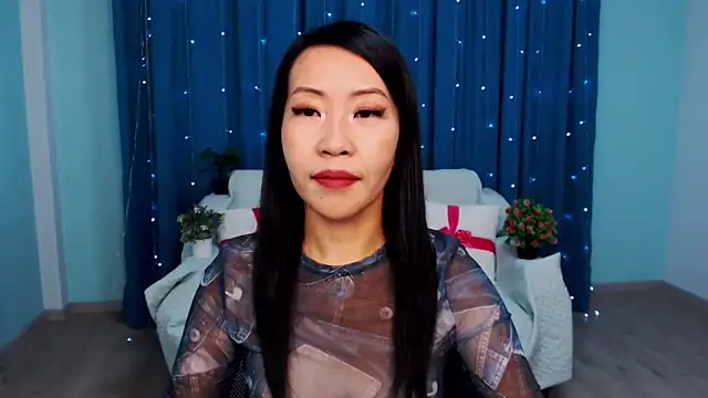 Snapshot of LiaPak chatting on 10-17-25, 12:58 LiaPak online show from 10-17-25, 12:58