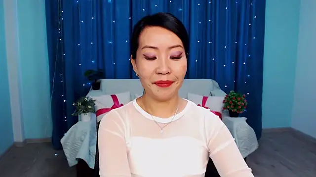 Snapshot of LiaPak chatting on 10-21-25, 01:06 LiaPak online show from 10-21-25, 01:06