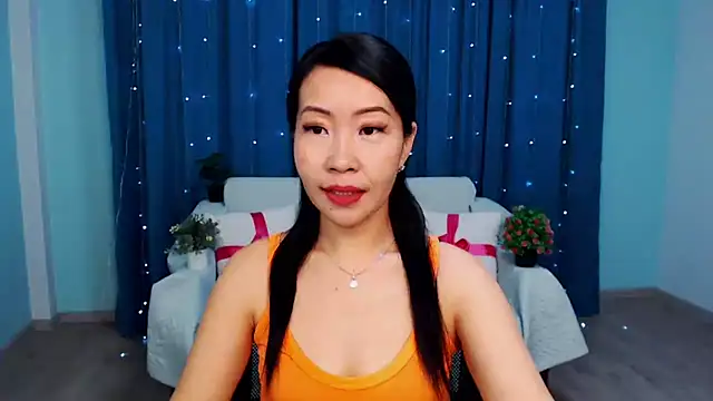 Snapshot of LiaPak chatting on 10-28-25, 12:58 LiaPak online show from 10-28-25, 12:58