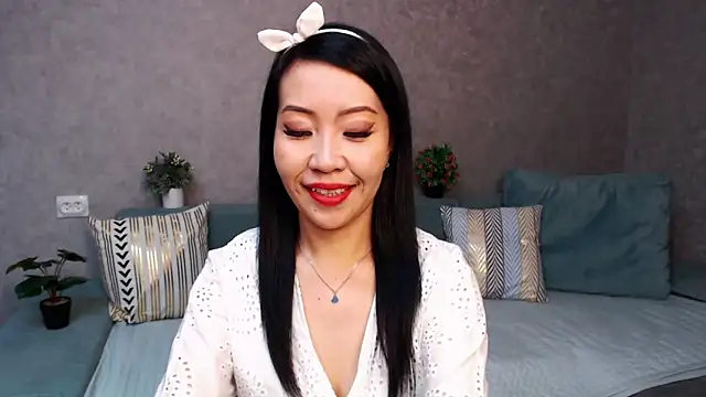 LiaPak online show from 11-17-25, 01:00