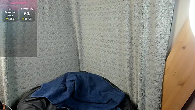 MiaLores online show from 10-23-25, 08:57