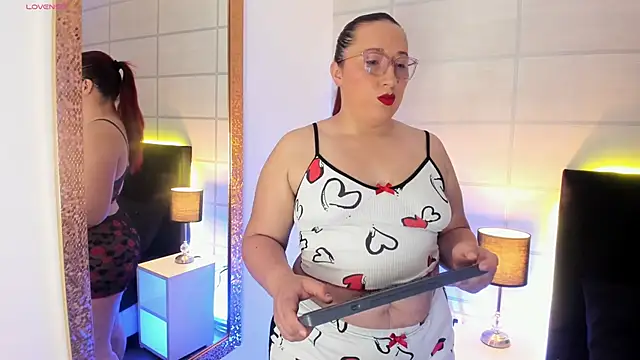 Snapshot of fieryluciana chatting on 09-30-25, 03:44 fieryluciana online show from 09-30-25, 03:44