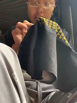 Snapshot of rosa-1200 chatting on 09-29-25, 05:01 rosa-1200 online show from 09-29-25, 05:01