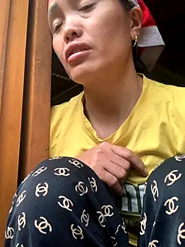 Snapshot of rosa-1200 chatting on 10-12-25, 10:25 rosa-1200 online show from 10-12-25, 10:25