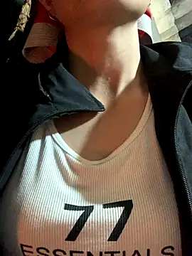 Snapshot of rosa-1200 chatting on 10-14-25, 01:28 rosa-1200 online show from 10-14-25, 01:28