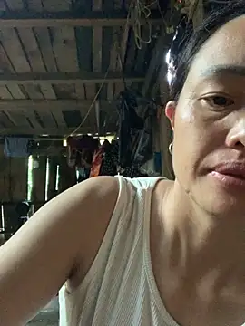 Snapshot of rosa-1200 chatting on 10-15-25, 01:50 rosa-1200 online show from 10-15-25, 01:50