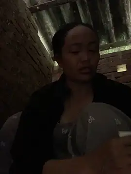 Snapshot of rosa-1200 chatting on 10-25-25, 03:36 rosa-1200 online show from 10-25-25, 03:36