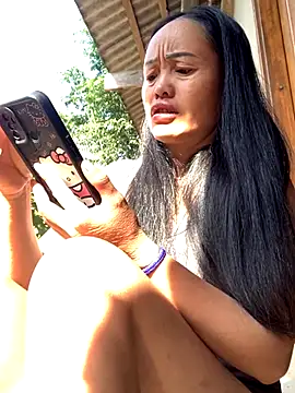 Snapshot of rosa-1200 chatting on 10-29-25, 02:03 rosa-1200 online show from 10-29-25, 02:03