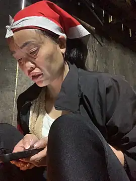 Snapshot of rosa-1200 chatting on 11-02-25, 12:24 rosa-1200 online show from 11-02-25, 12:24