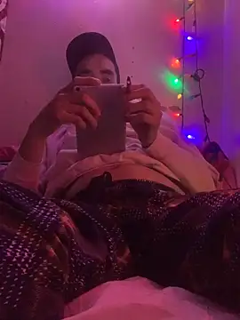 Snapshot of DanBfl chatting on 12-17-25, 12:27 DanBfl online show from 12-17-25, 12:27