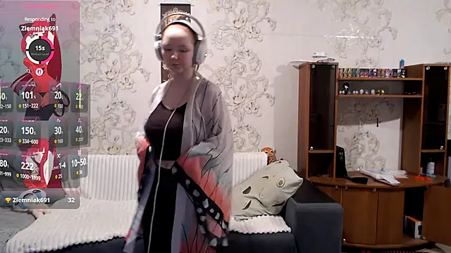 PansyBorriello online show from 10-28-25, 04:09