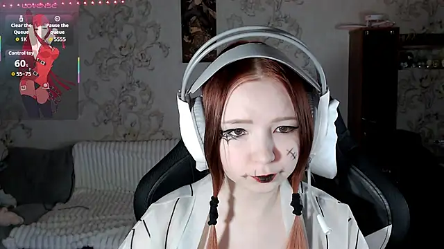 PansyBorriello online show from 10-31-25, 04:08