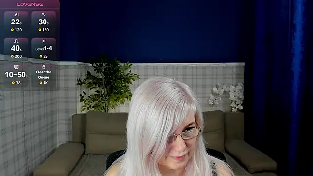 Hella Fabel online show from 05-09-26, 01:11